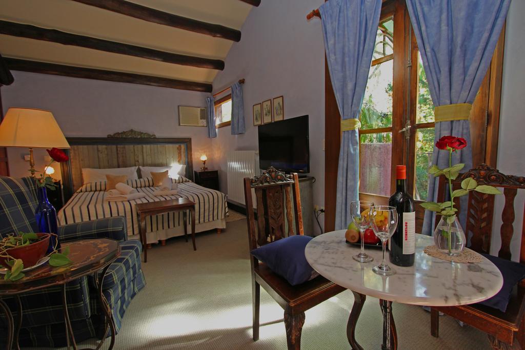 Casa Glebinias Hotell Chacras de Coria Exteriör bild